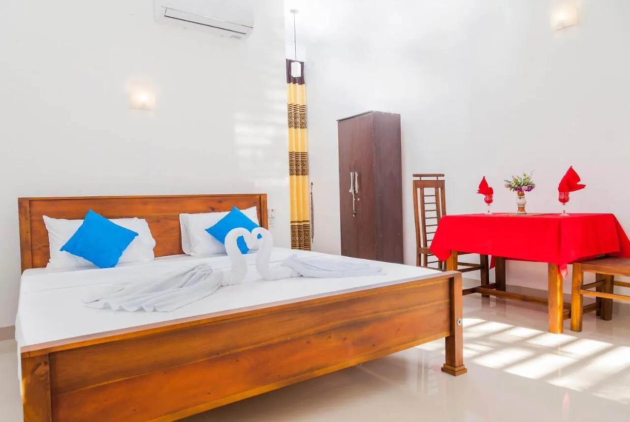 Hotel Crown Plaza Katunayake Negombo 3*,